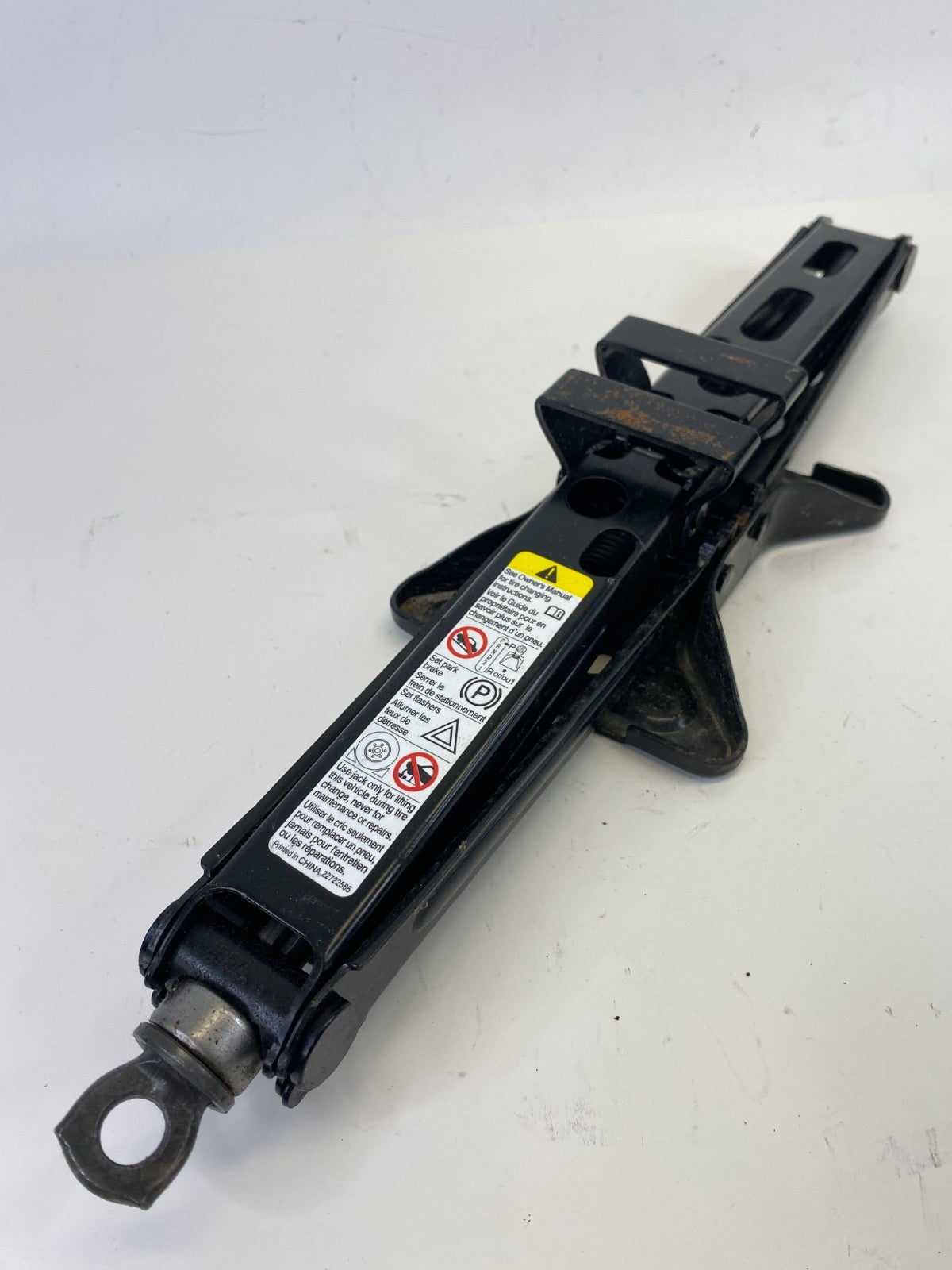 2010-2017 GMC Terrain Emergency Spare Tire Jack & Tool Assembly 22722565