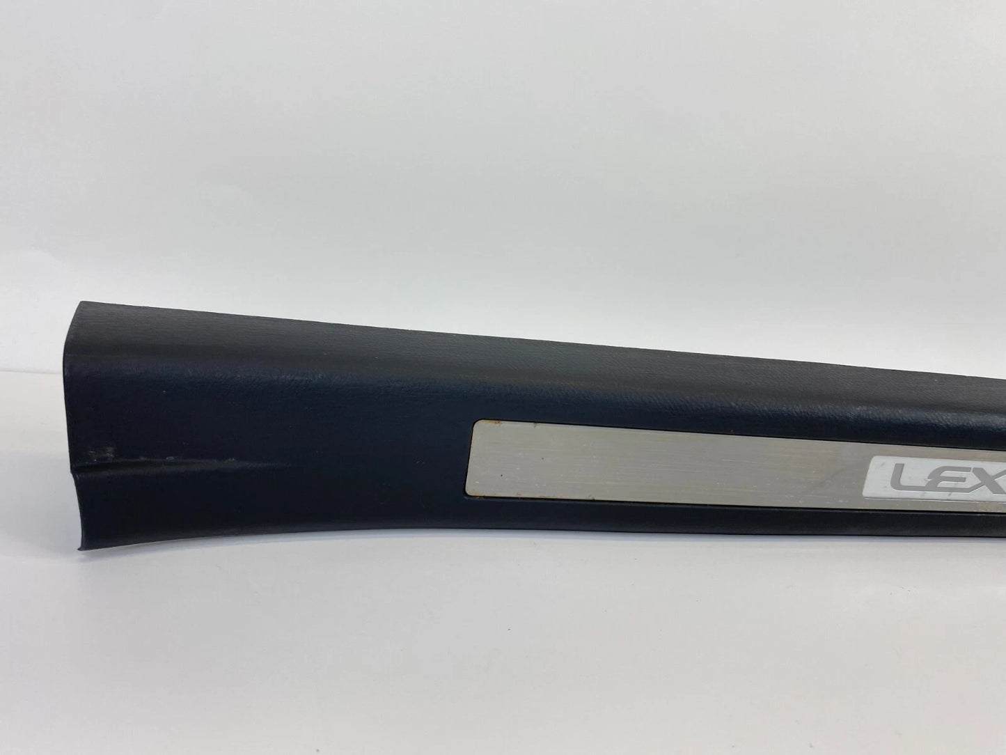 2004-2006 LEXUS RX330 FRONT RIGHT DOOR SILL TRIM SCUFF PLATE 67910-0E010 OEM