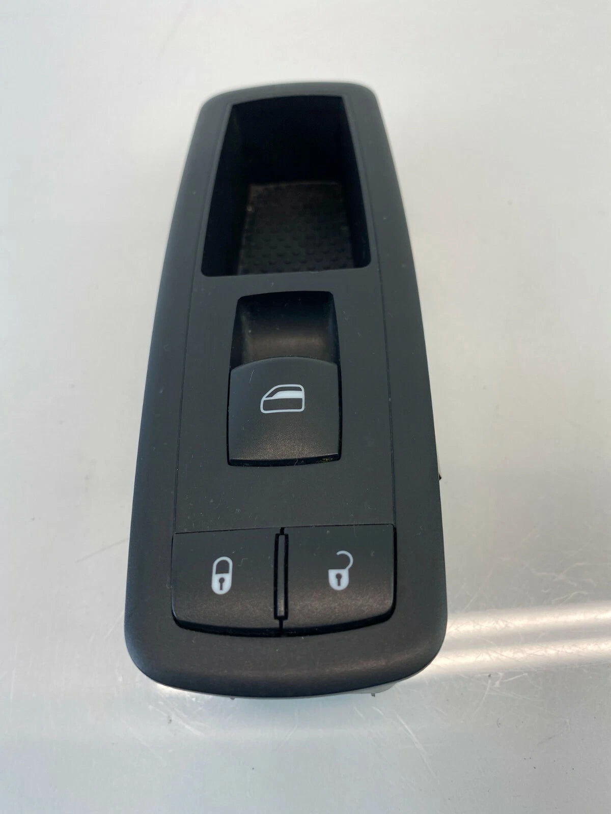 2008-2012 CHRYSLER TOWN & COUNTRY FRONT RIGHT DOOR POWER WINDOW SWITCH 68029178A