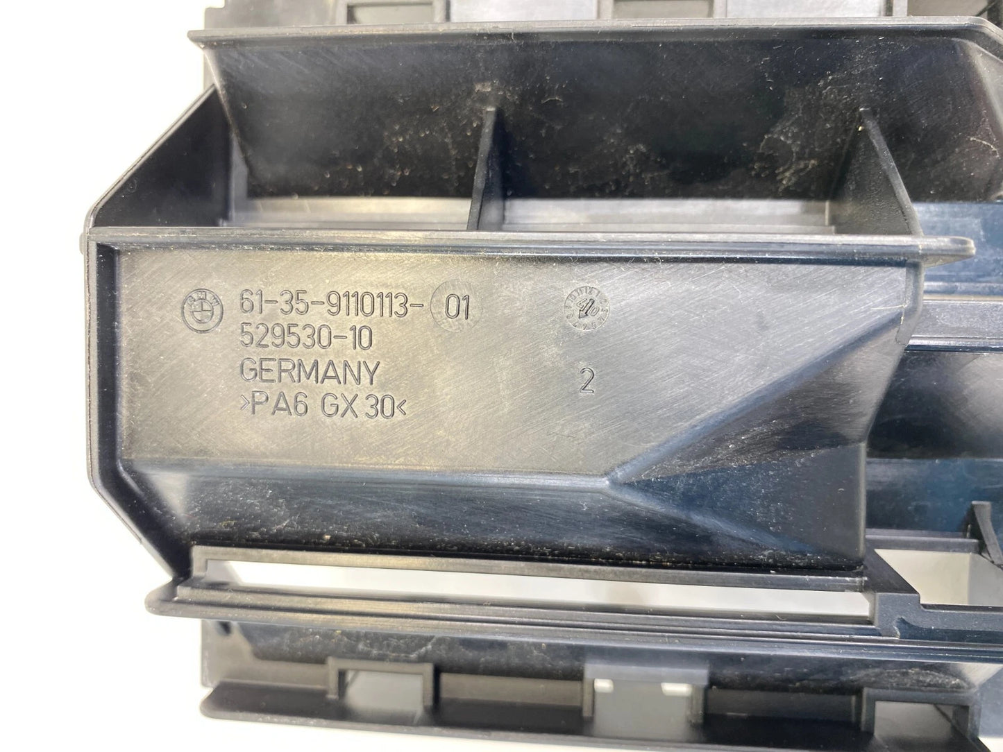 06-10 BMW 550I LCM HEAD LIGHT HEADLIGHT MODULE COVER BRACKET 6135911011301 OEM