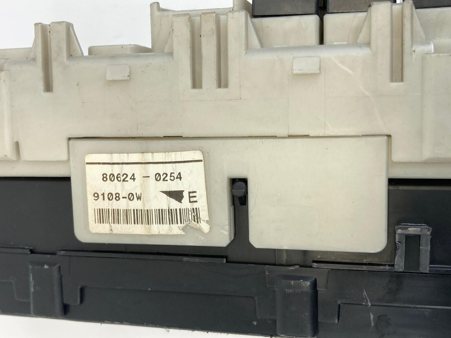 2009 2010 Mitsubishi Galant 2.4L AT Interior Cabin Fuse Box Relay Junction Block