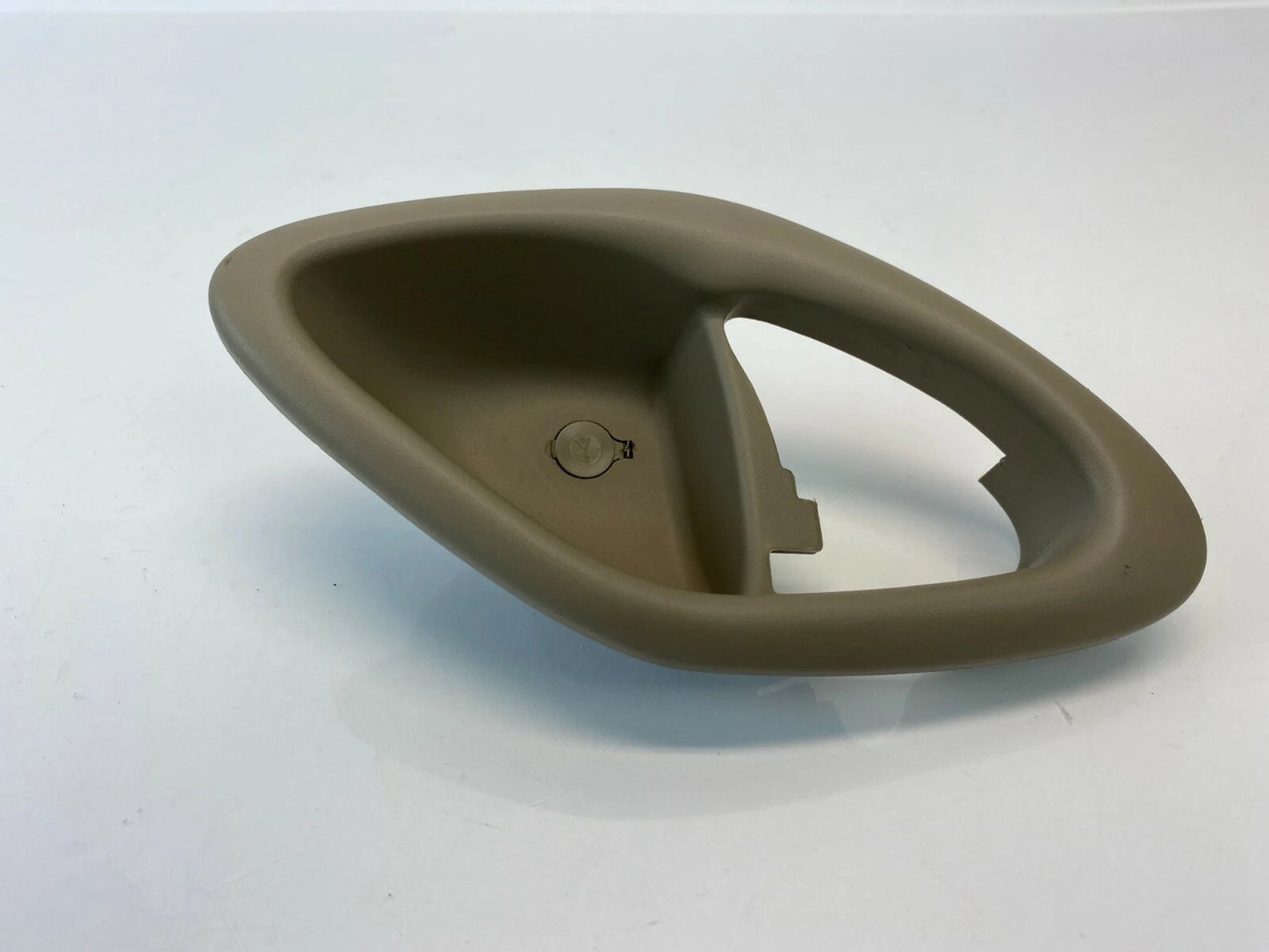 2005-2007 MERCURY MARINER FRONT RIGHT PASSENGER INNER DOOR HANDLE COVER BEZEL