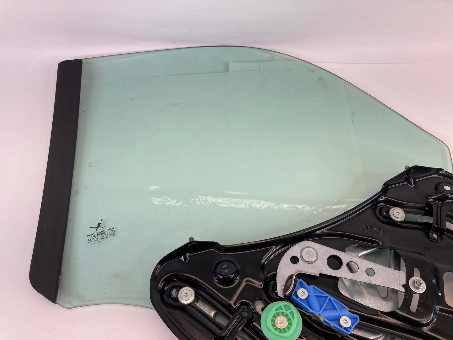 04-11 SAAB 9-3 CONVERTIBLE REAR RIGHT QUARTER WINDOW GLASS W/ REGULATOR 12830638