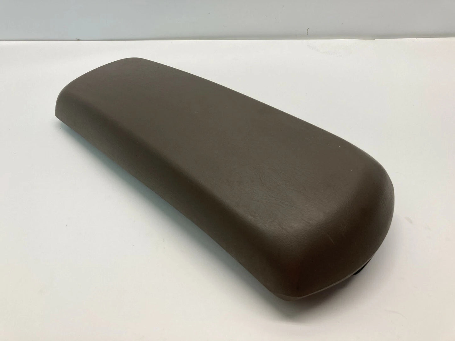 2006-2008 CHEVROLET MALIBU CENTER CONSOLE ARMREST ARM REST LID DOOR COVER OEM