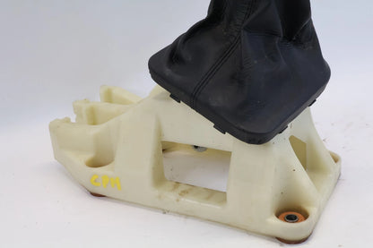2012 2013 KIA SOUL MANUAL TRANS FLOOR GEAR LEVER SHIFTER SELECTOR W/ KNOB OEM