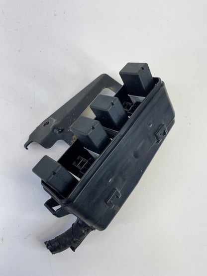 2000 2001 Mazda MPV 2.5L V6 A/T FWD Underhood Small Fuse Box Relay Block OEM