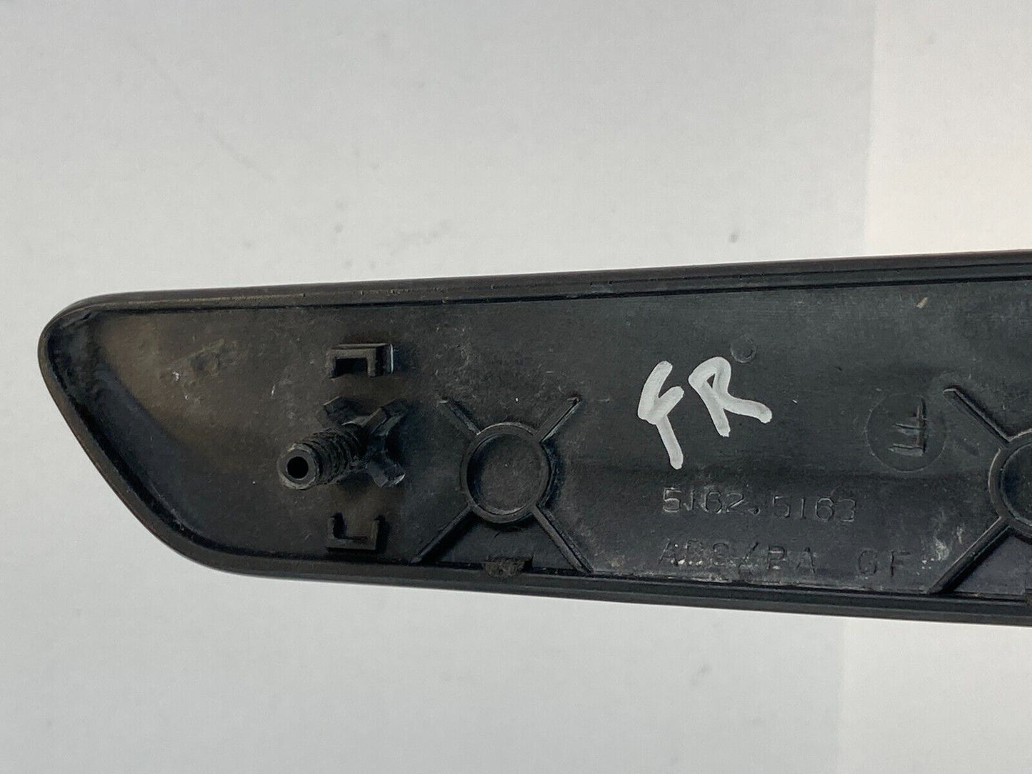 06-10 Mercedes-Benz R350 Front Right Inner Door Trim Molding Bezel A2517200622