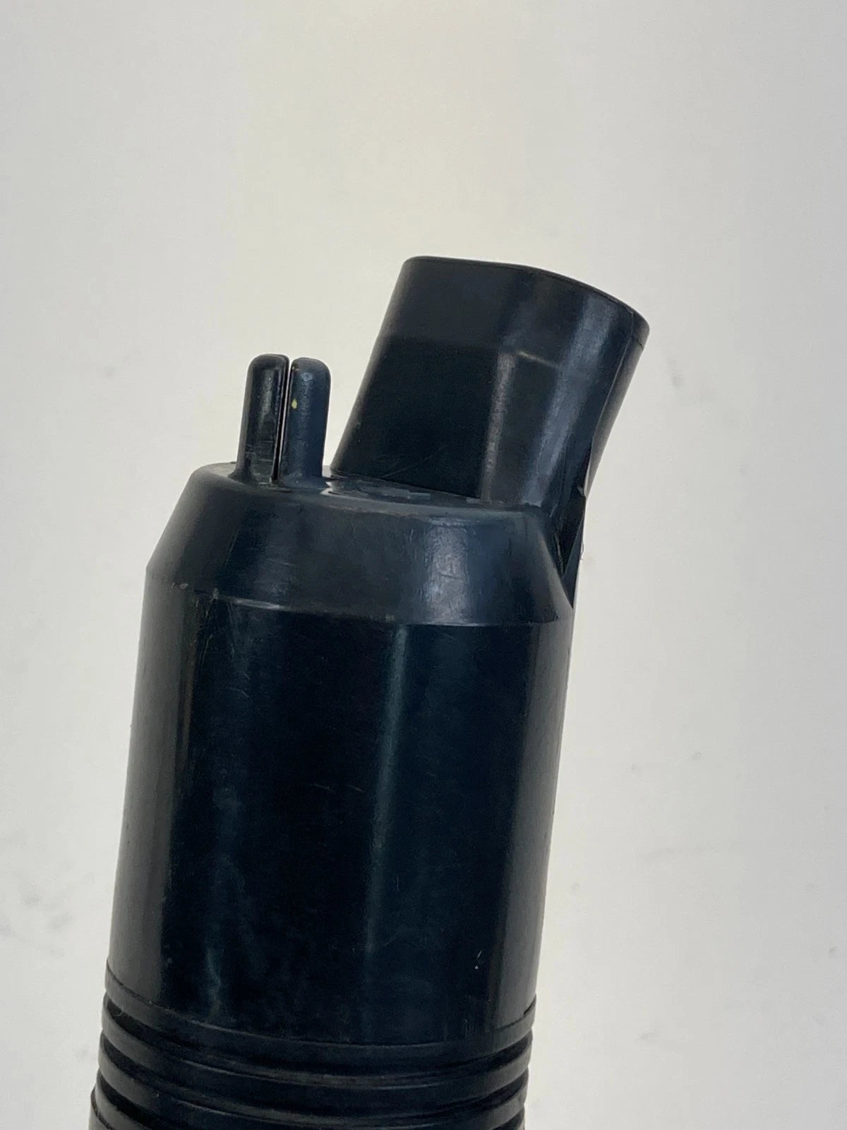 04 05 06 07 08 09 CADILLAC SRX XLR REAR WINSHIELD WIPER WASHER PUMP OEM