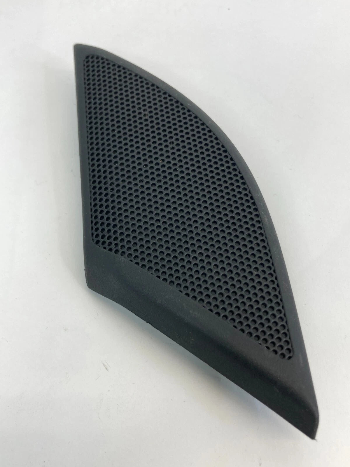 2008-2010 SATURN VUE REAR RIGHT SIDE DOOR AUDIO TWEETER COVER GRILLE 96627976