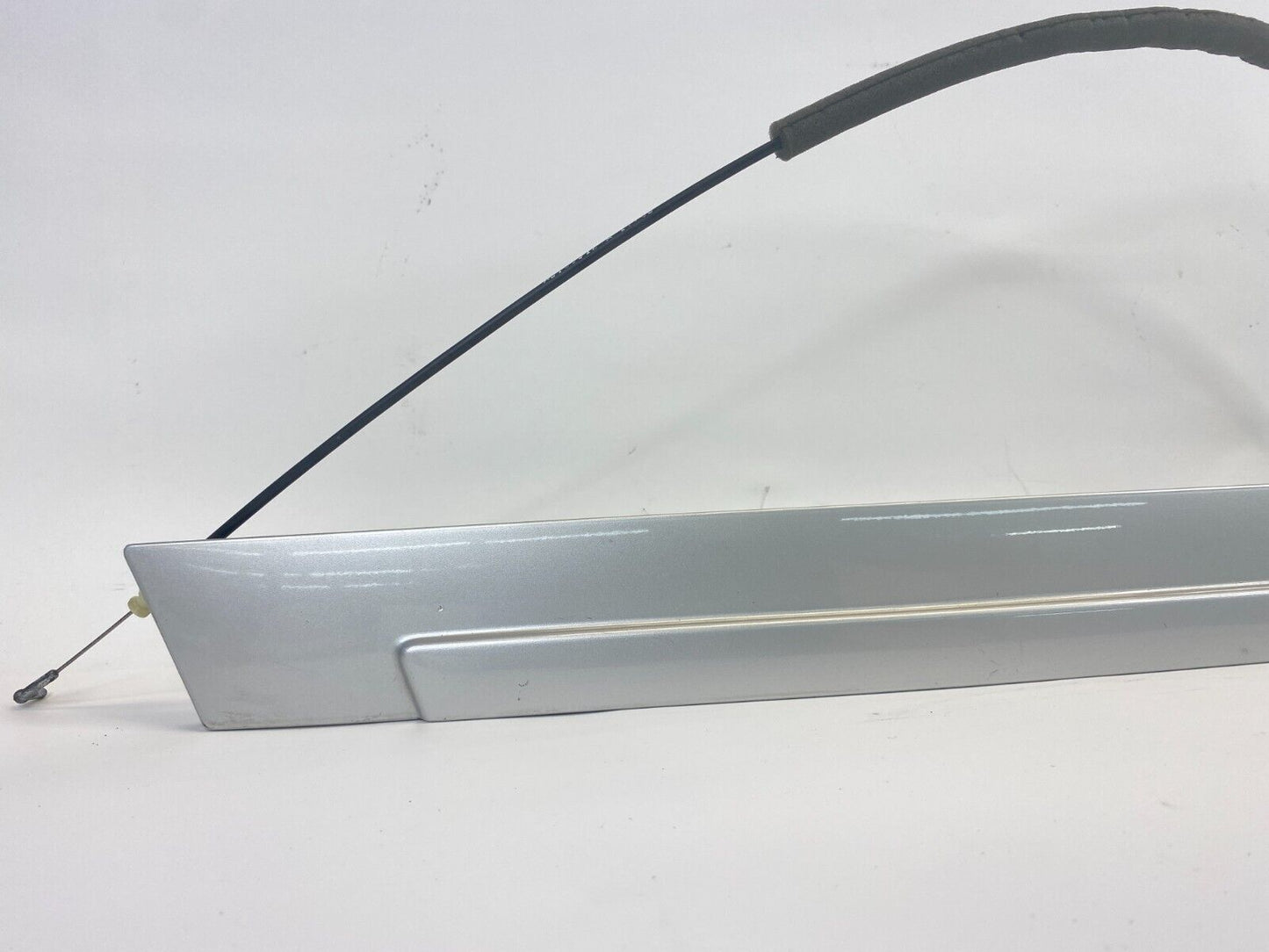 09-14 Volkswagen Routan Rear Trunk Lid Finish Garnish License Light Molding OEM