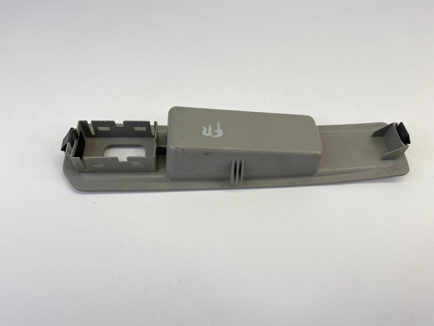 04-07 CADILLAC SRX 03-07 CTS FRONT PASSENGER WINDOW SWITCH BEZEL 10299-JL467 OEM