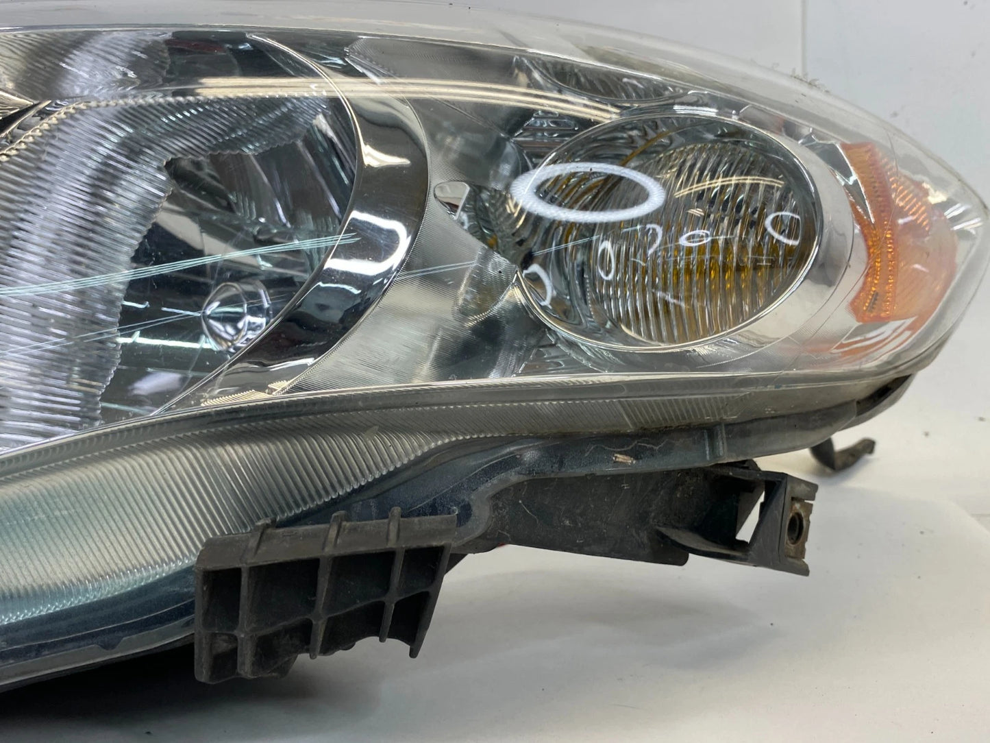 2009 2010 TOYOTA COROLLA FRONT LEFT DRIVER HEADLIGHT HEADLAMP OEM