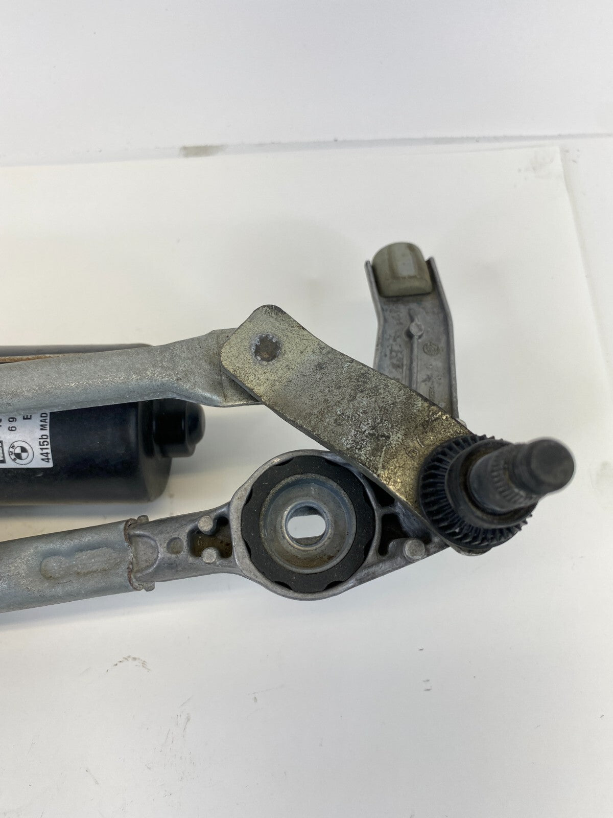 2006 06 BMW 330xi Front Windshield Wiper Motor w/ Linkage 697826301 OEM