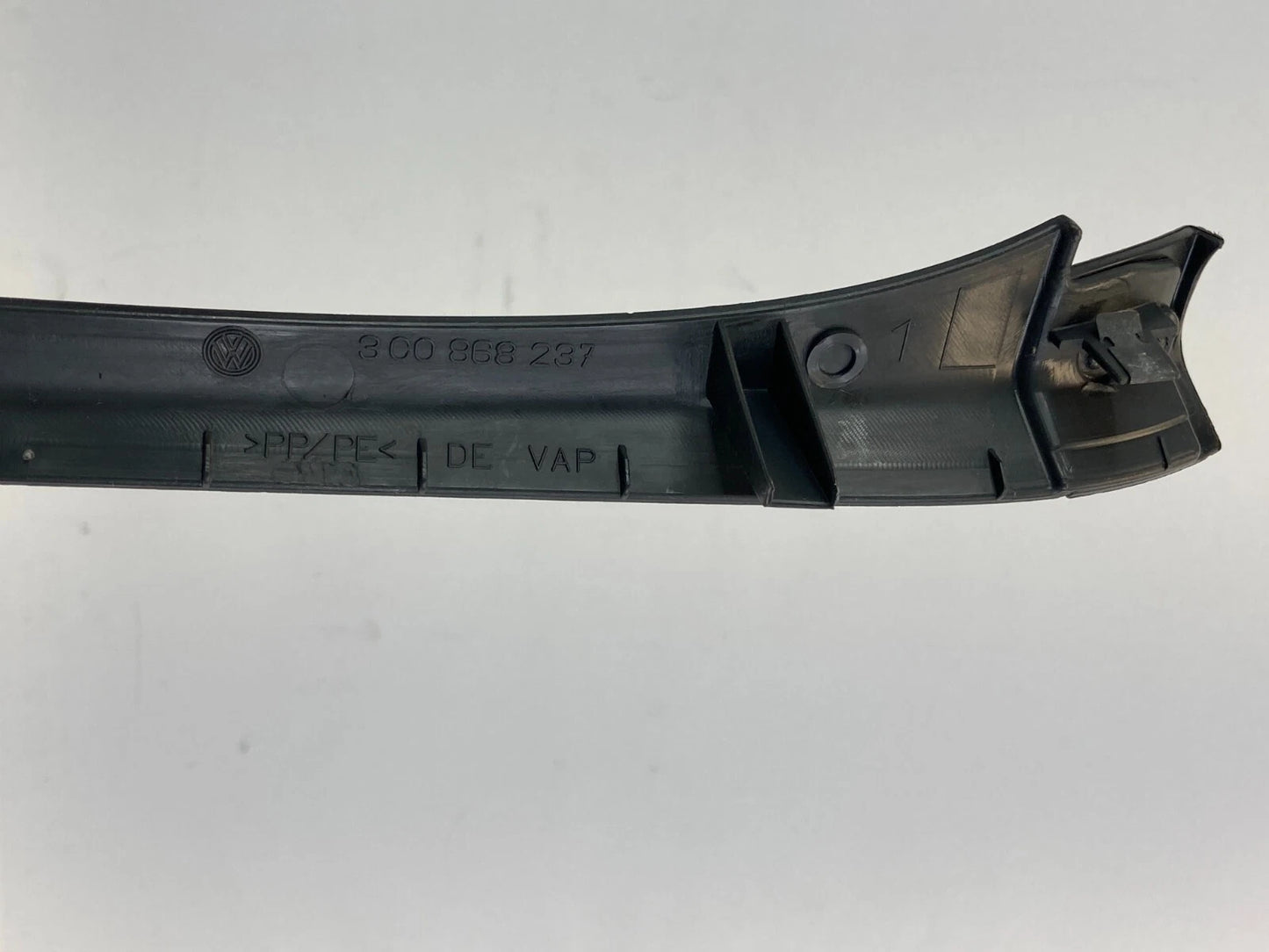 2006-2010 VOLKSWAGEN PASSAT INNER LEFT KICK PANEL TRIM LINING TRIM 3C0-868-237