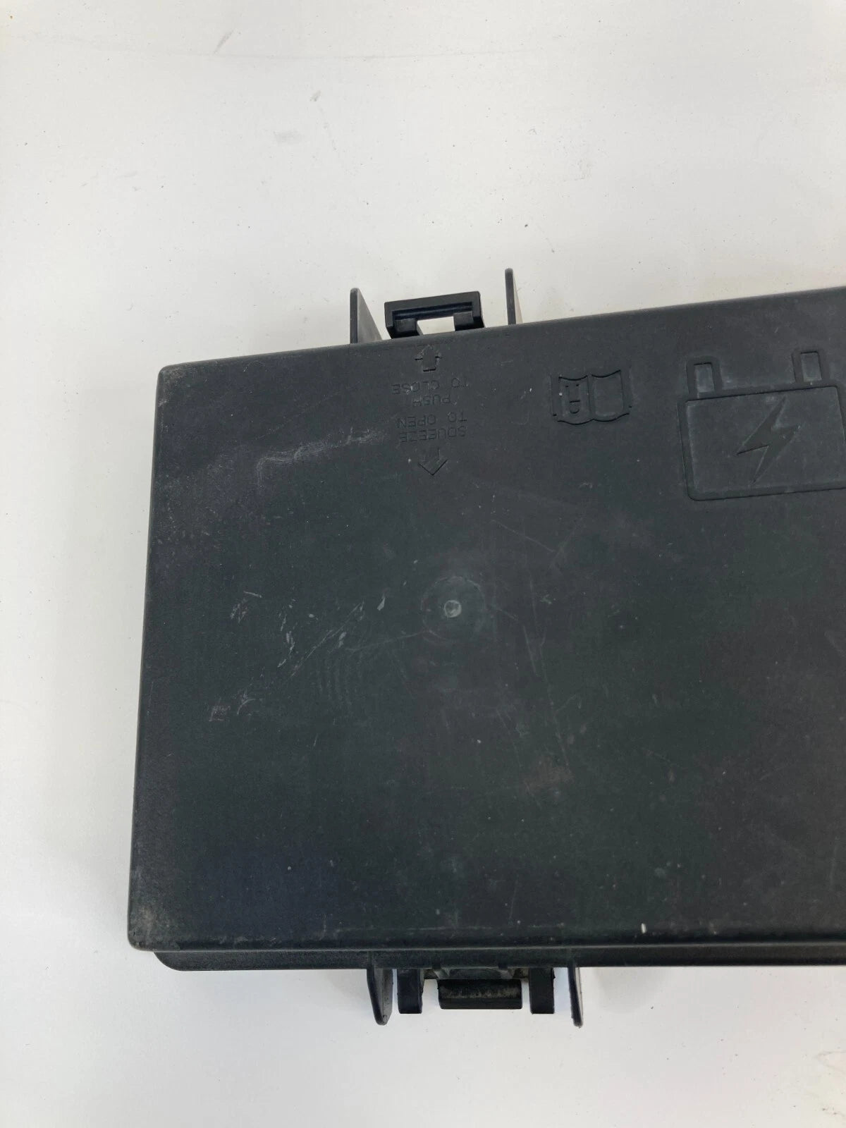 2008-2010 CHRYSLER TOWN & COUNTRY GRAND CARAVAN ENGINE RELAY FUSE BOX CAP COVER
