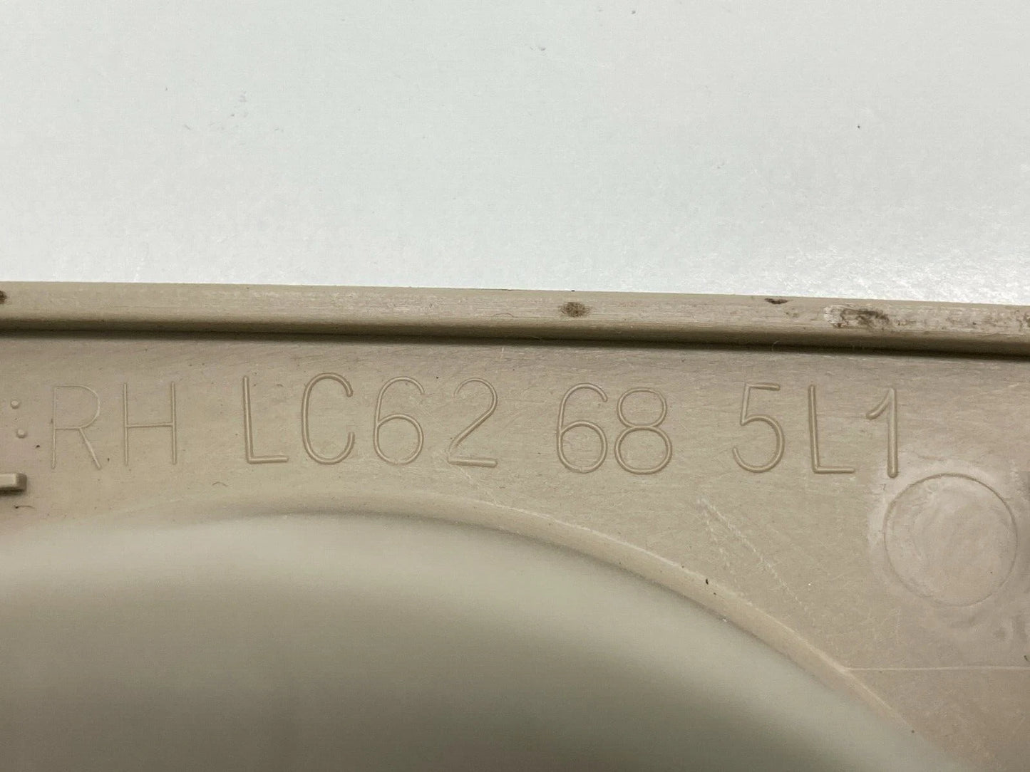 2002 2003 2004 2005 2006 MAZDA MPV RIGHT SIDE REAR CUP HOLDER LC62685L1 OEM