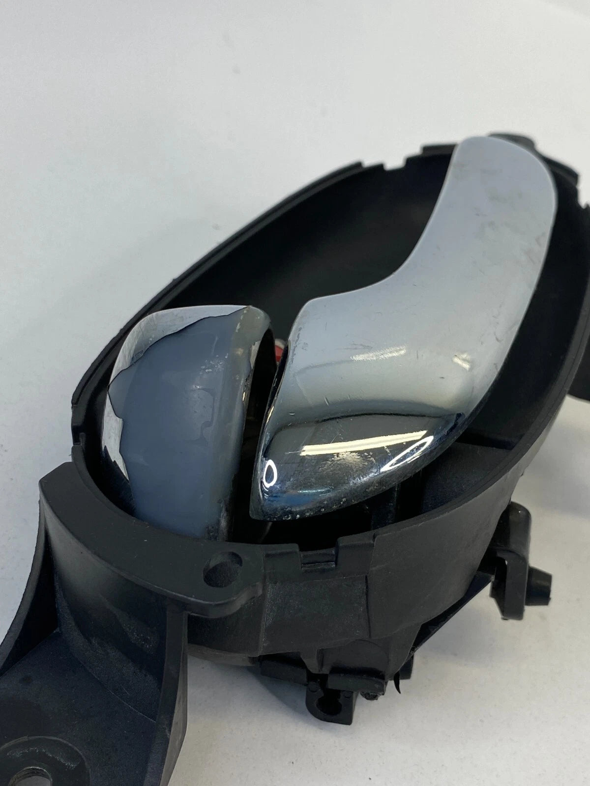 2002-2009 GMC ENVOY FRONT LEFT DRIVER SIDE INNER INTERIOR DOOR HANDLE 107502LH