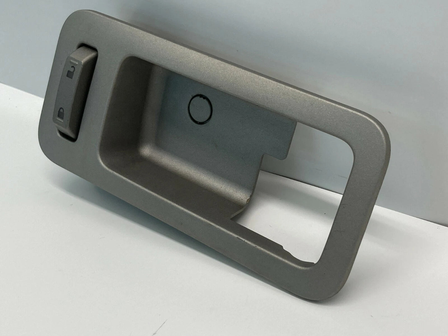 06 LINCOLN ZEPHYR FRONT RIGHT SIDE INNER DOOR HANDLE BEZEL TRIM 6H63-5422620-AEW