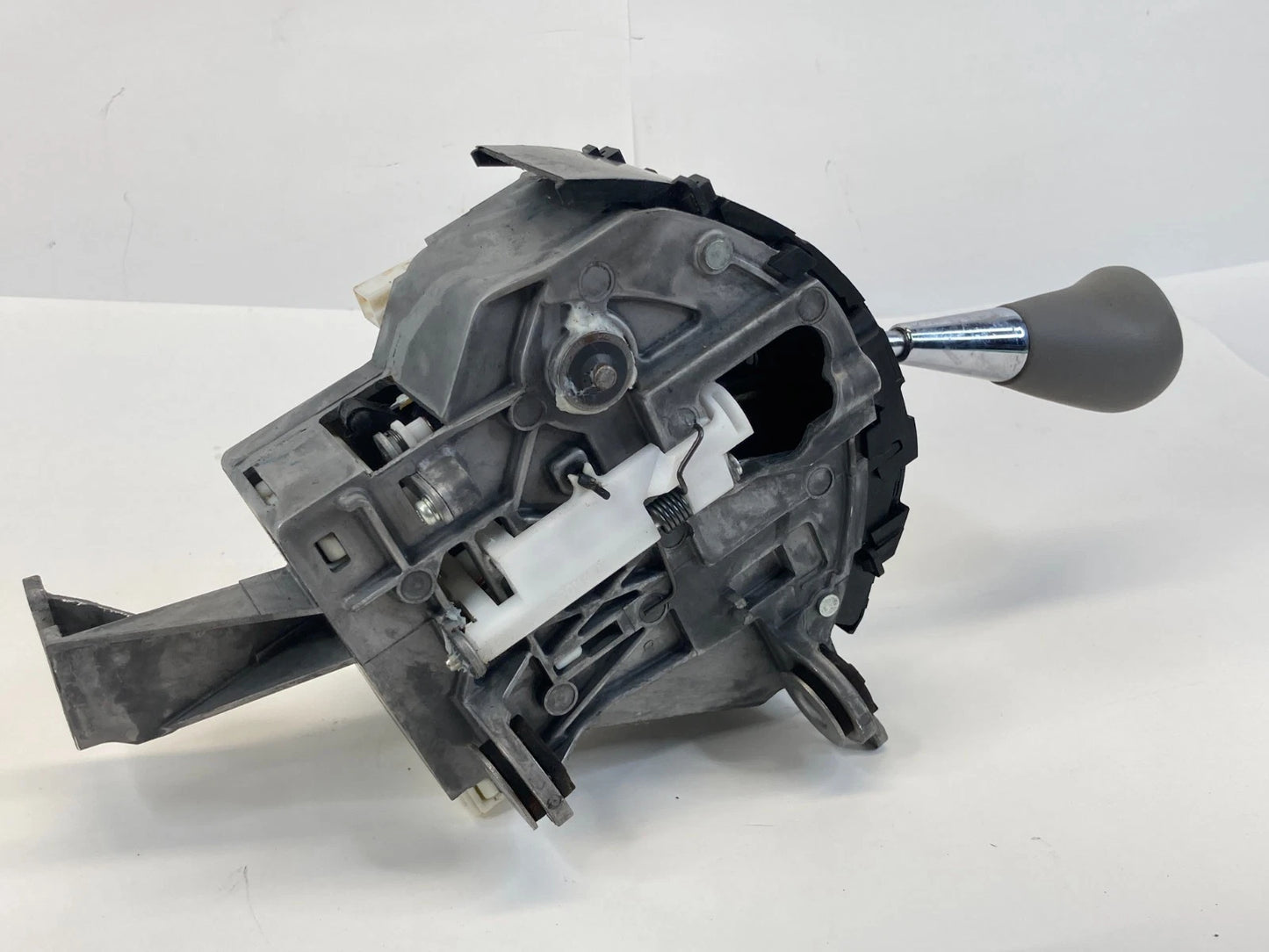 2004-2010 TOYOTA SIENNA AUTOMATIC GEAR SHIFTER SELECTOR LEVER ASSY OEM