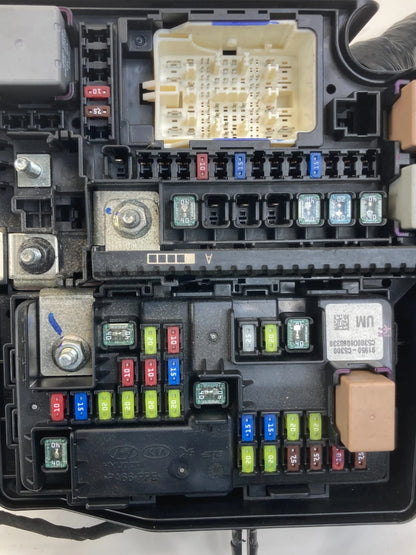 2016-2018 KIA SORENTO 2.4L ENGINE BAY FUSE BOX POWER DISTRIBUTION BLOCK OEM