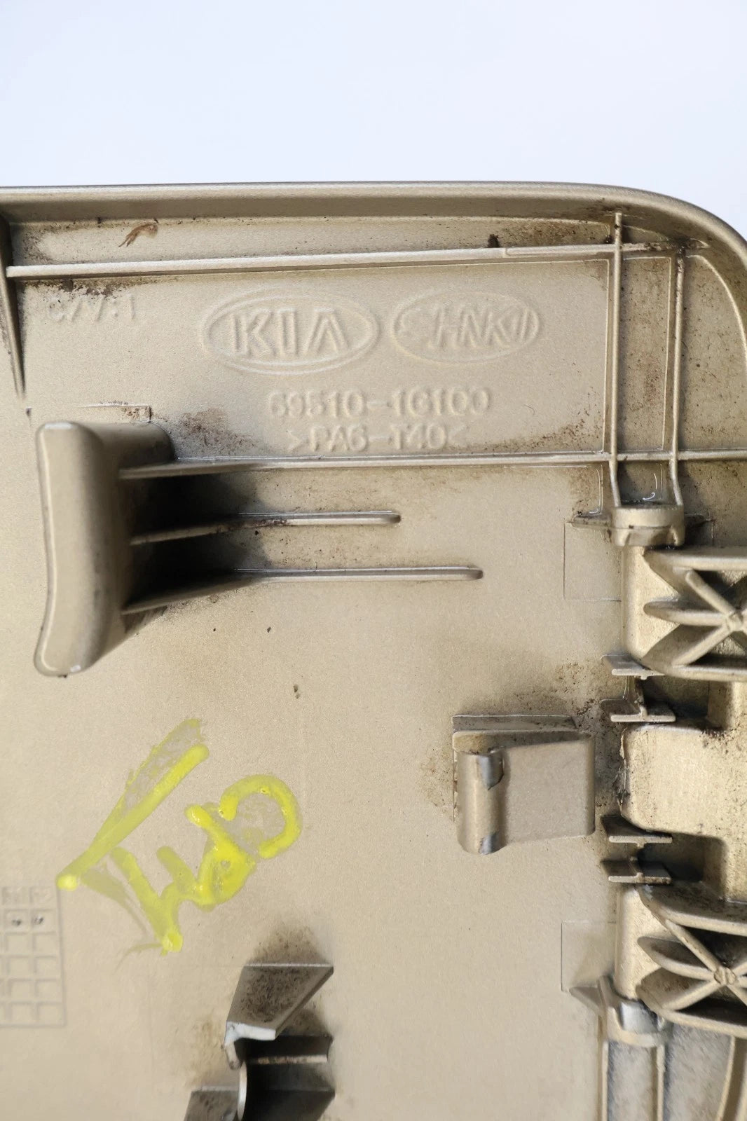 2006-2011 KIA RIO SEDAN FUEL FILLER TANK DOOR GAS LID COVER 69510-1G100 OEM