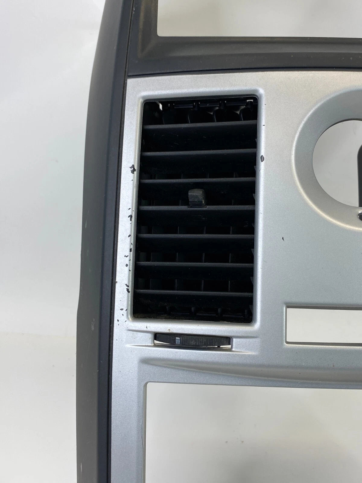 08-10 CHRYSLER TOWN & COUNTRY CENTER DASH RADIO BEZEL TRIM PANEL 1DR16TRMAB OEM