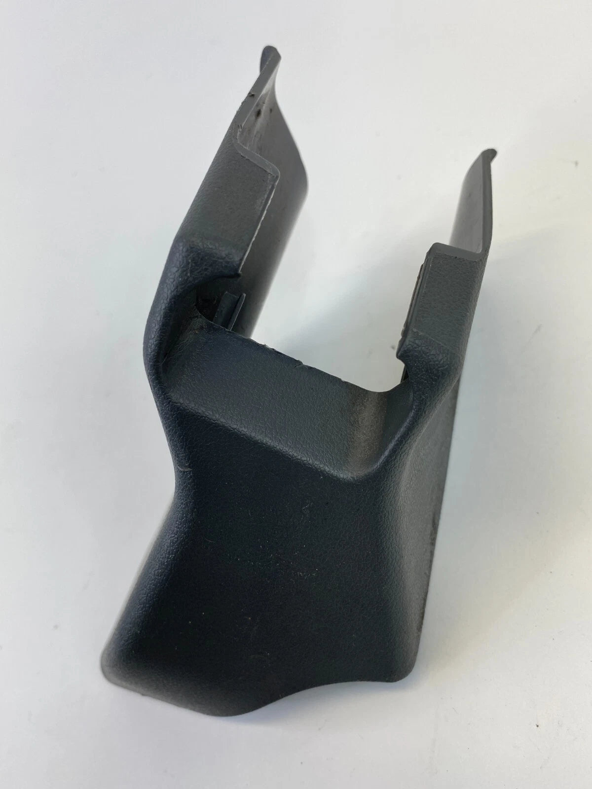 2010-2015 TOYOTA PRIUS FRONT RIGHT SEAT TRACK RAIL END COVER CAP TRIM 7215847040