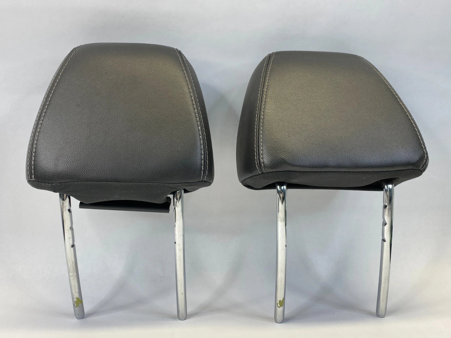 2012-2018 FORD FOCUS FRONT HEADREST BLACK LEATHER DRIVER AND PASSENGER SIDE OEM