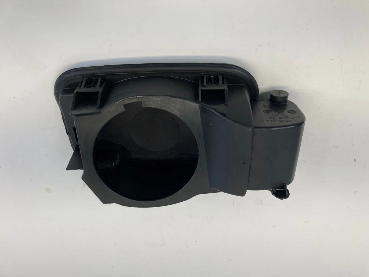 2004-2007 BMW 525I SEDAN FUEL GAS TANK DOOR FILLER LID COVER OEM 7183712