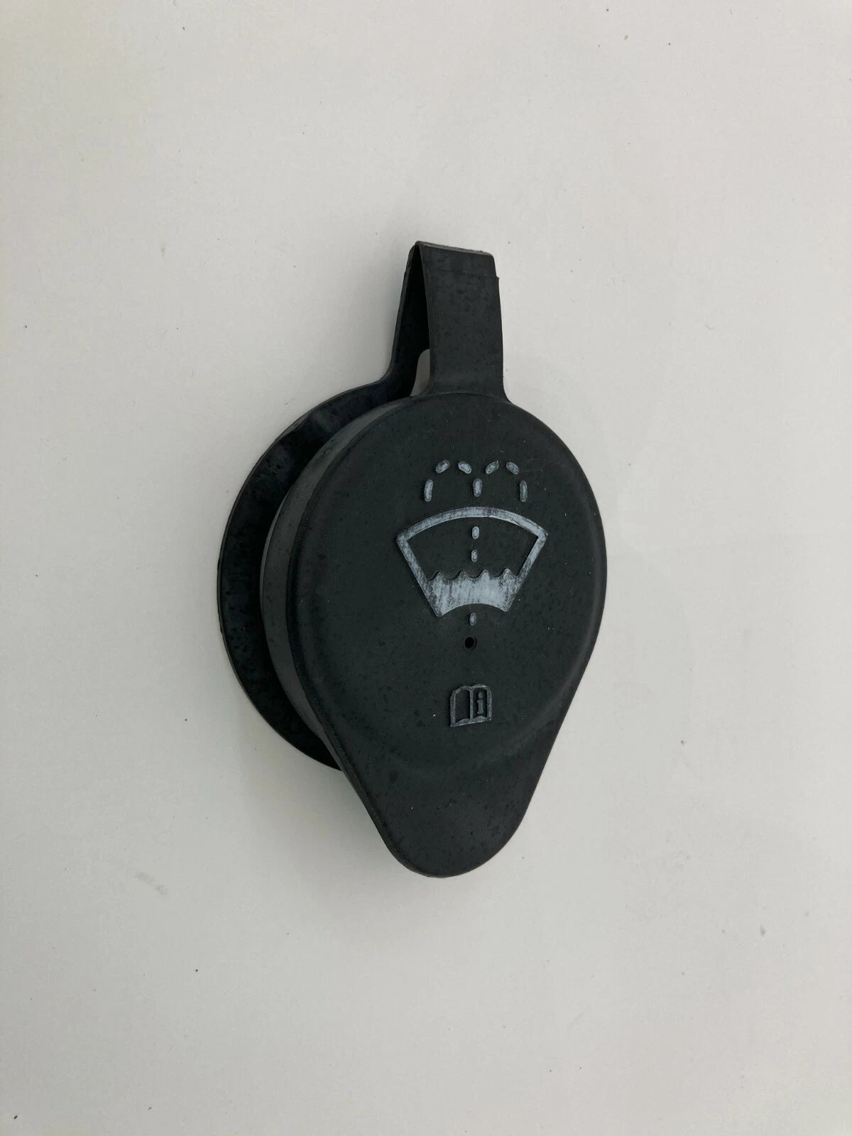 2002-2010 SATURN VUE WINDSHIELD WIPER FLUID TANK RESERVOIR COVER CAP OEM
