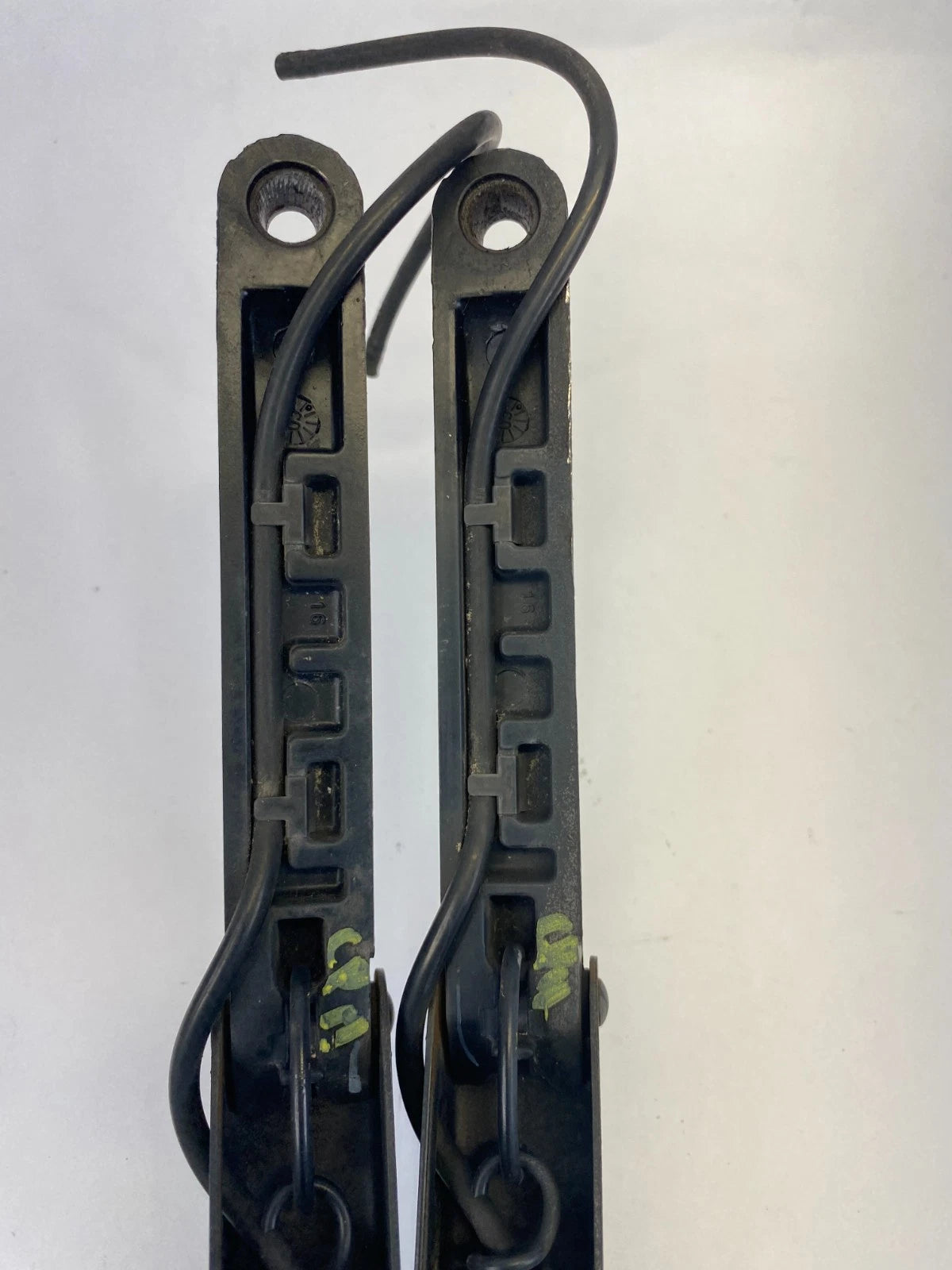 2003-2006 CHEVY TAHOE SILVERADO FRONT RIGHT & LEFT WINDSHIELD WIPER ARMS SET OEM