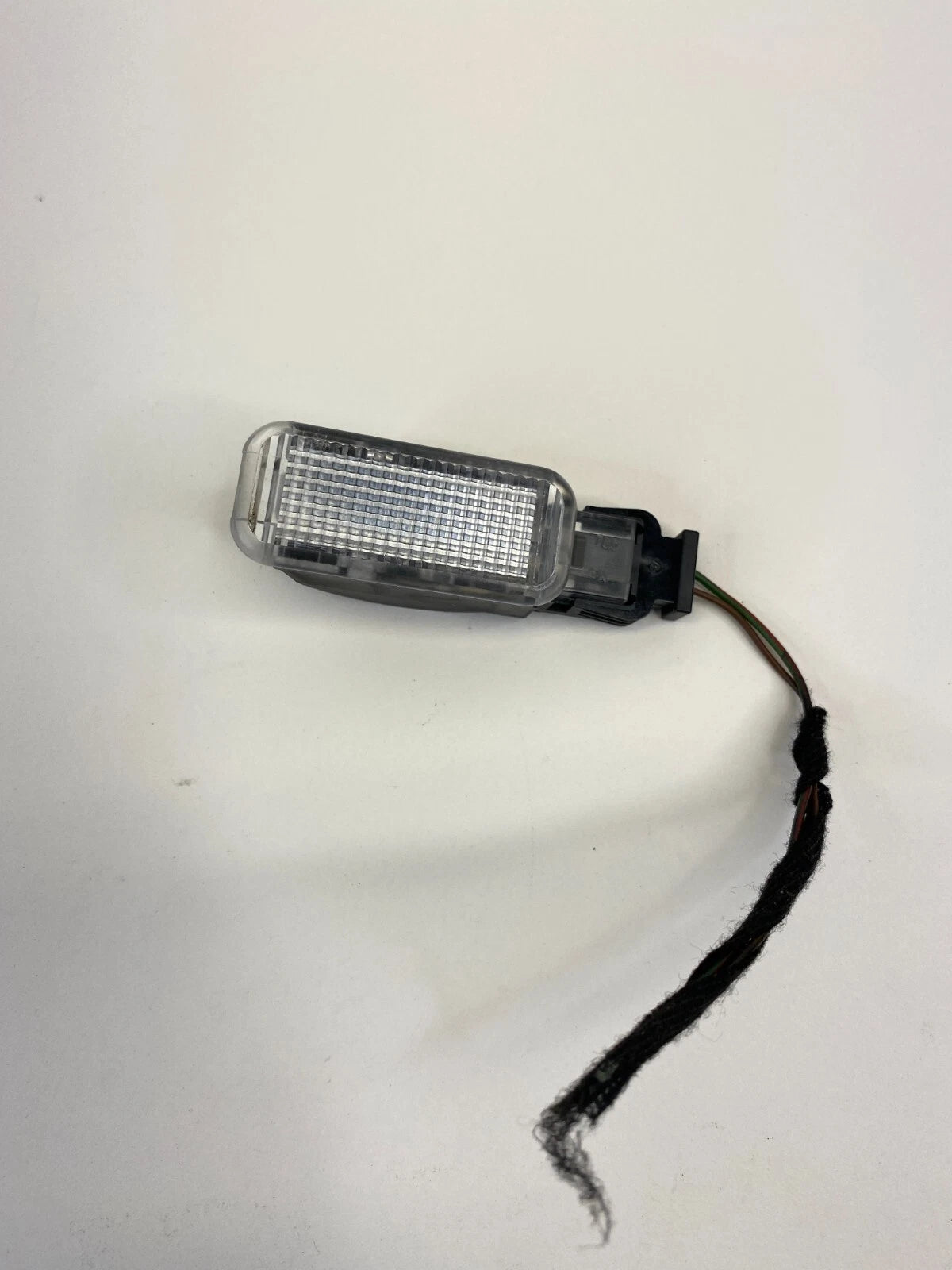 2006-2013 AUDI A3 GLOVE BOX INTERIOR COURTESY LIGHT LAMP ASSEMBLY 893971632 OEM