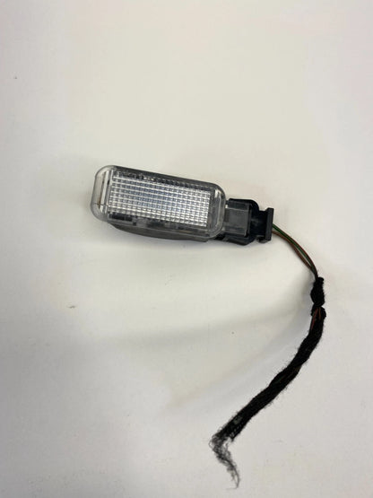 2006-2013 AUDI A3 GLOVE BOX INTERIOR COURTESY LIGHT LAMP ASSEMBLY 893971632 OEM