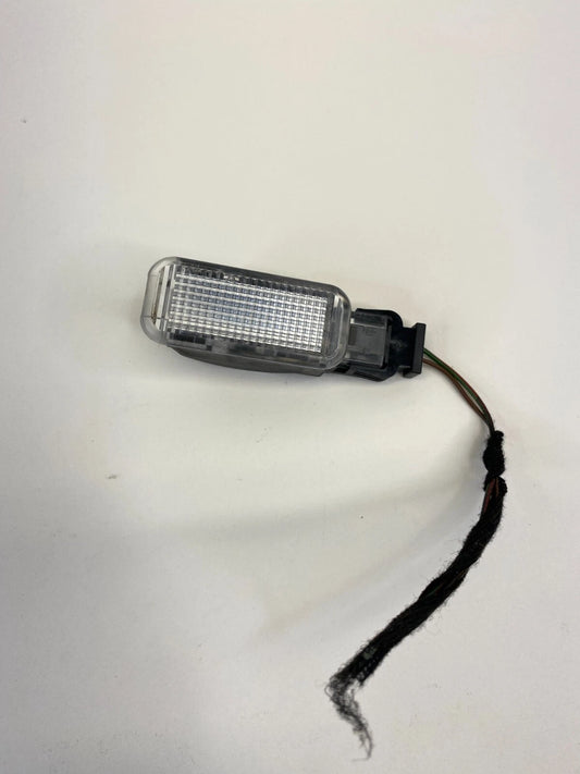 2006-2013 AUDI A3 GLOVE BOX INTERIOR COURTESY LIGHT LAMP ASSEMBLY 893971632 OEM