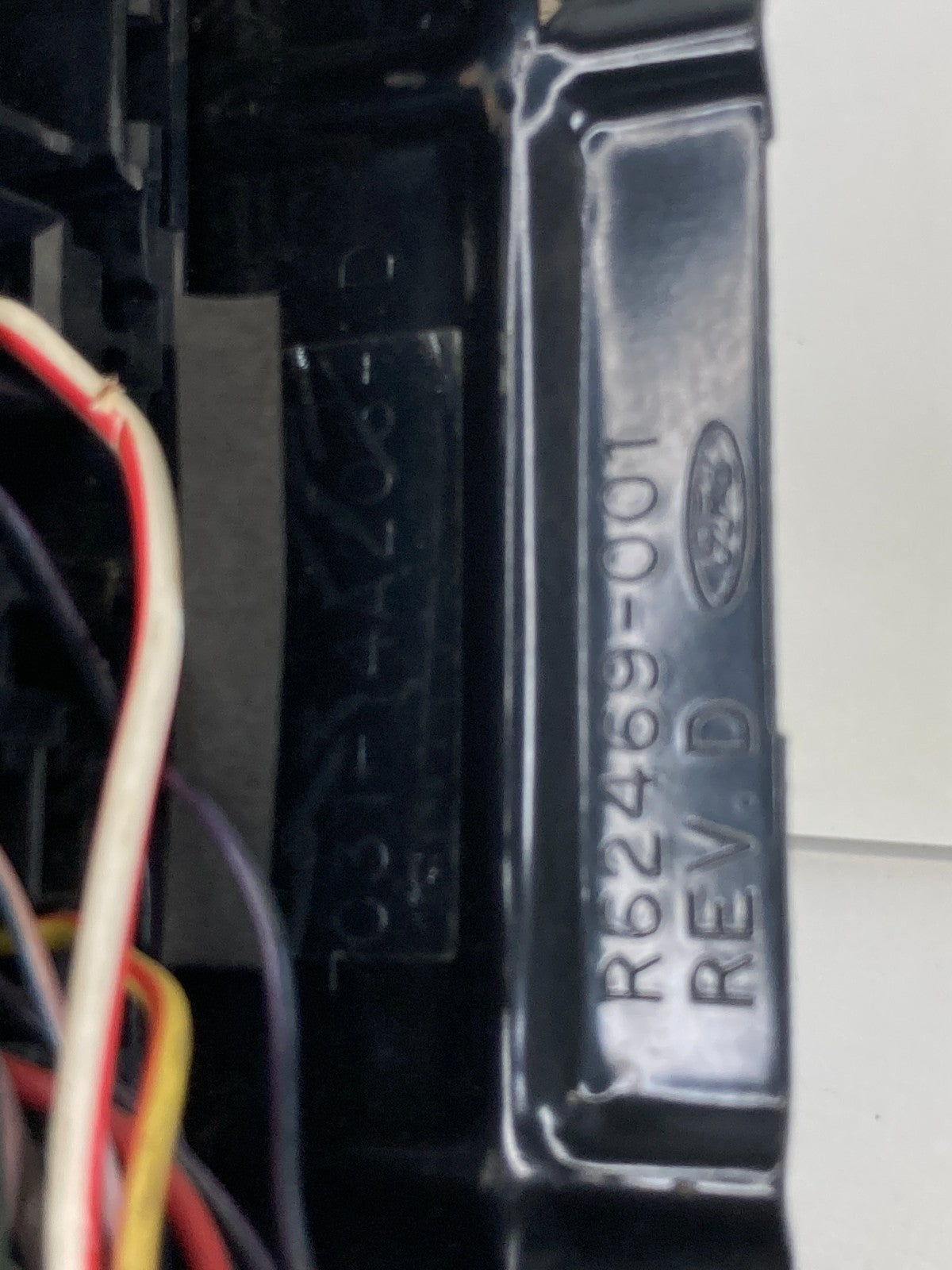 2011-2016 Ford F-250 SD F-350 SD Engine Compartment Relay Box 7C3T-14A206-AD