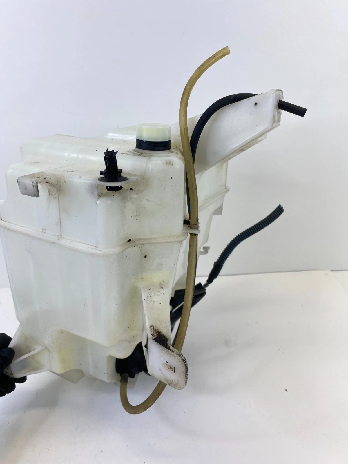 06-08 TOYOTA RAV4 WINDSHIELD WASHER FLUID RESERVOIR WITH PUMPS OEM 060851-205