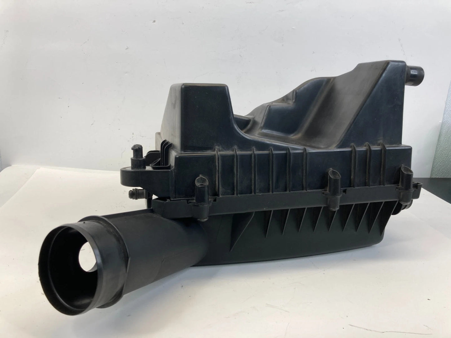 03-05 SAAB 9-3 2.0L FWD AT AIR INTAKE CLEANER FILTER BOX ASSEMBLY 12785072 OEM