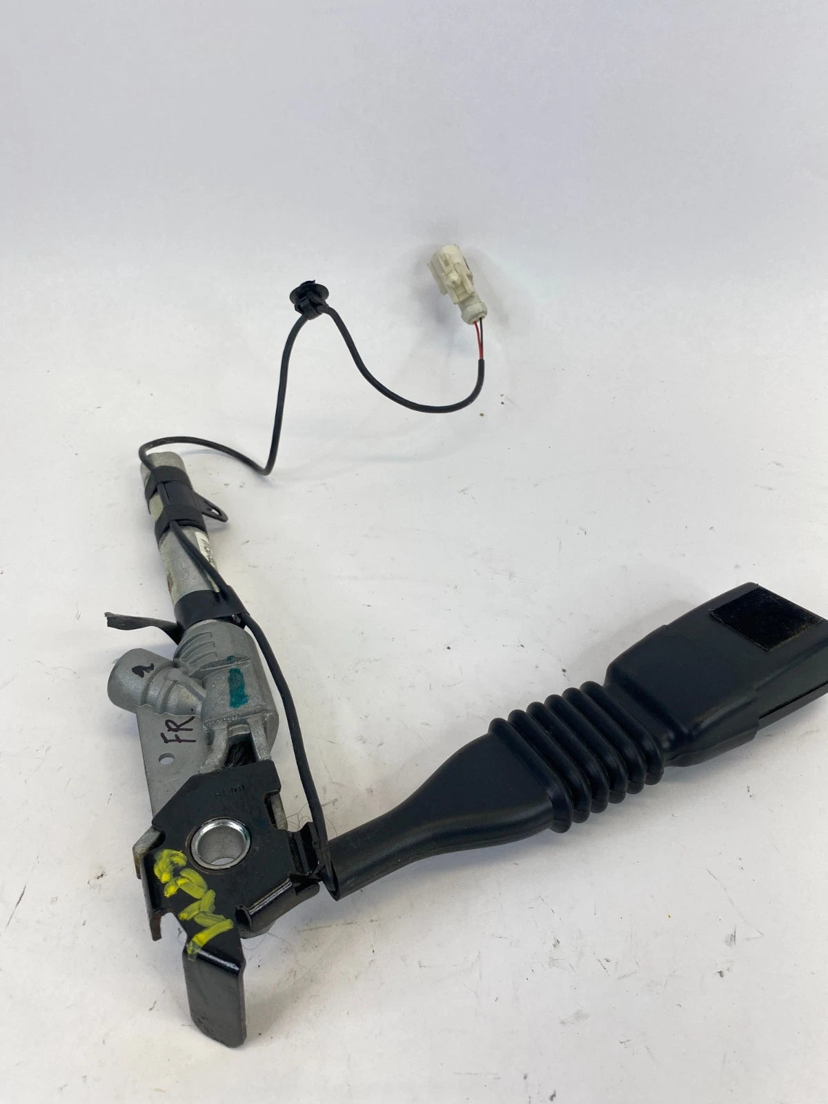 2008-2012 FORD ESCAPE FRONT RIGHT PASSENGER SEAT BELT BUCKLE 8L84-78610E14-A