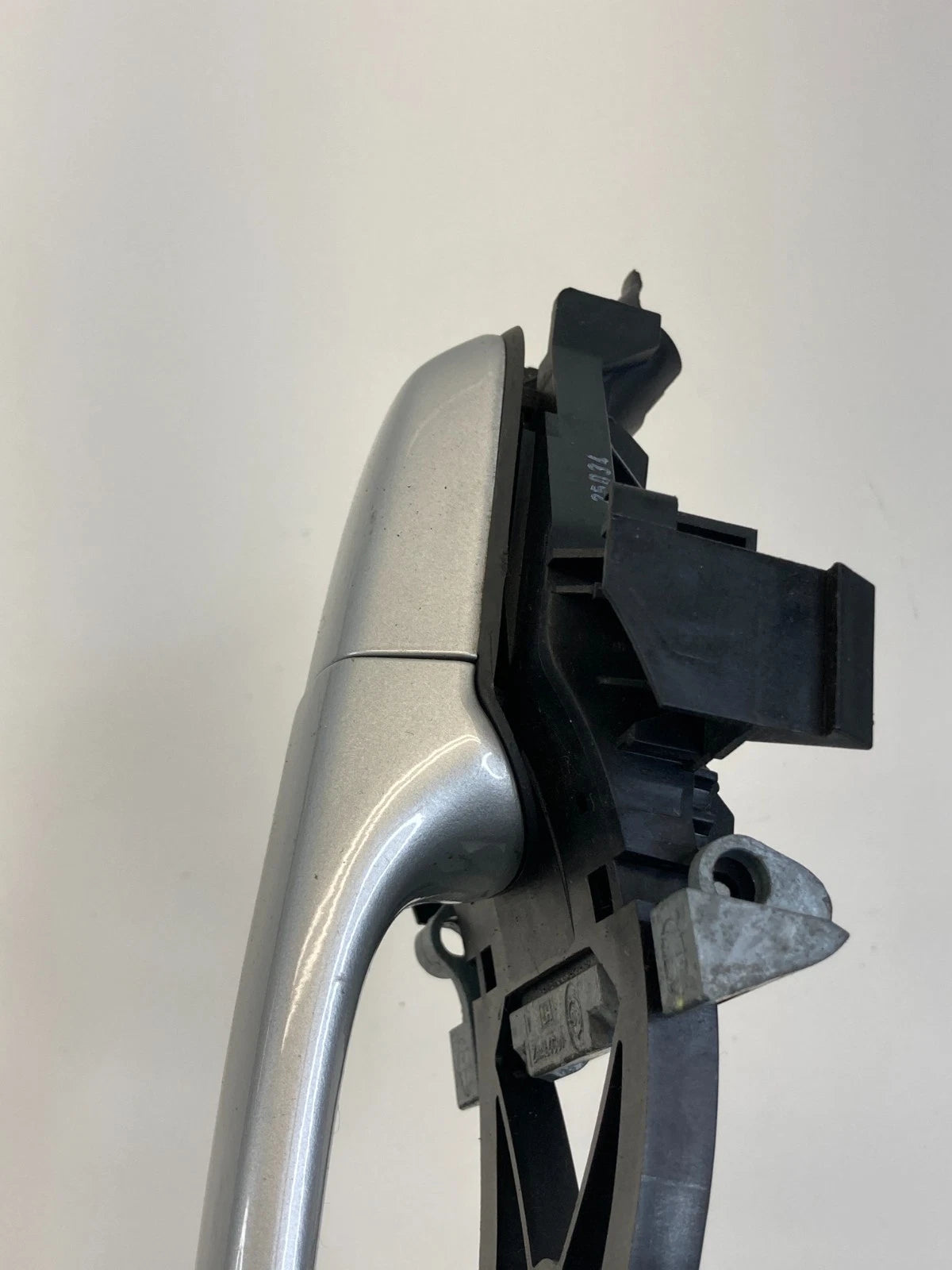 04-07 VOLVO S40 05-07 V50 REAR LEFT SIDE EXTERIOR OUTER DOOR HANDLE 30663866 OEM