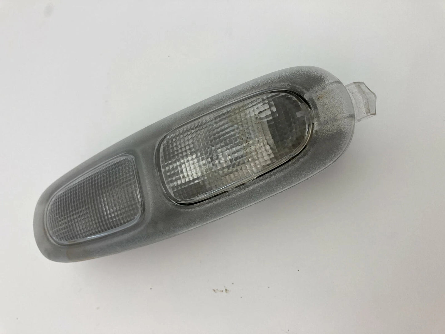 04 RAINIER 02-04 TRAILBLAZER FRONT LEFT LAMP COURTESY OVERHEAD DOME LIGHT LAMP