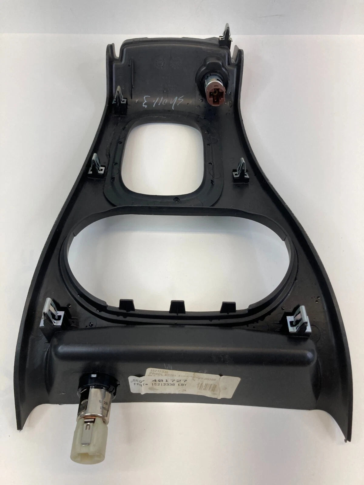 05-10 CHEVROLET COBALT A/T CONSOLE SHIFTER TRIM BEZEL W/ POWER OUTLET 15212350