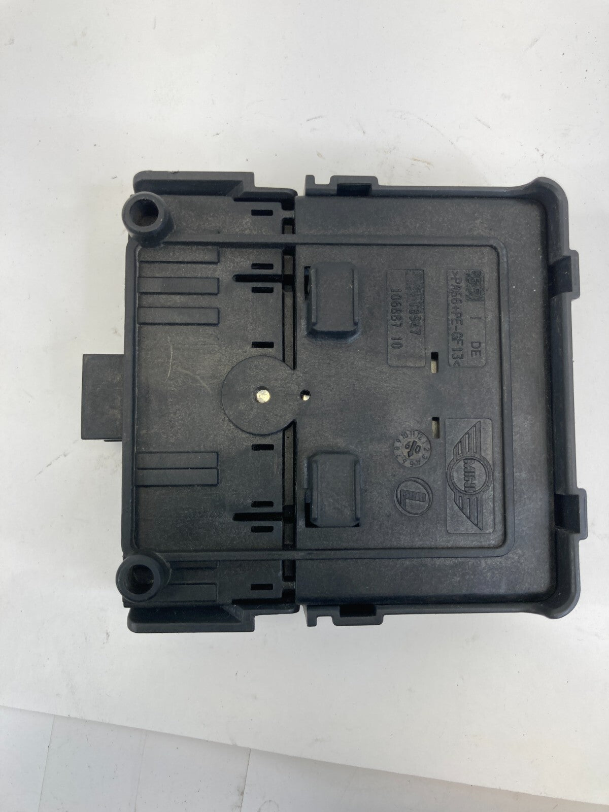 09 Mini Cooper 1.6L Battery Terminal Power Distribution Control Module 913672304