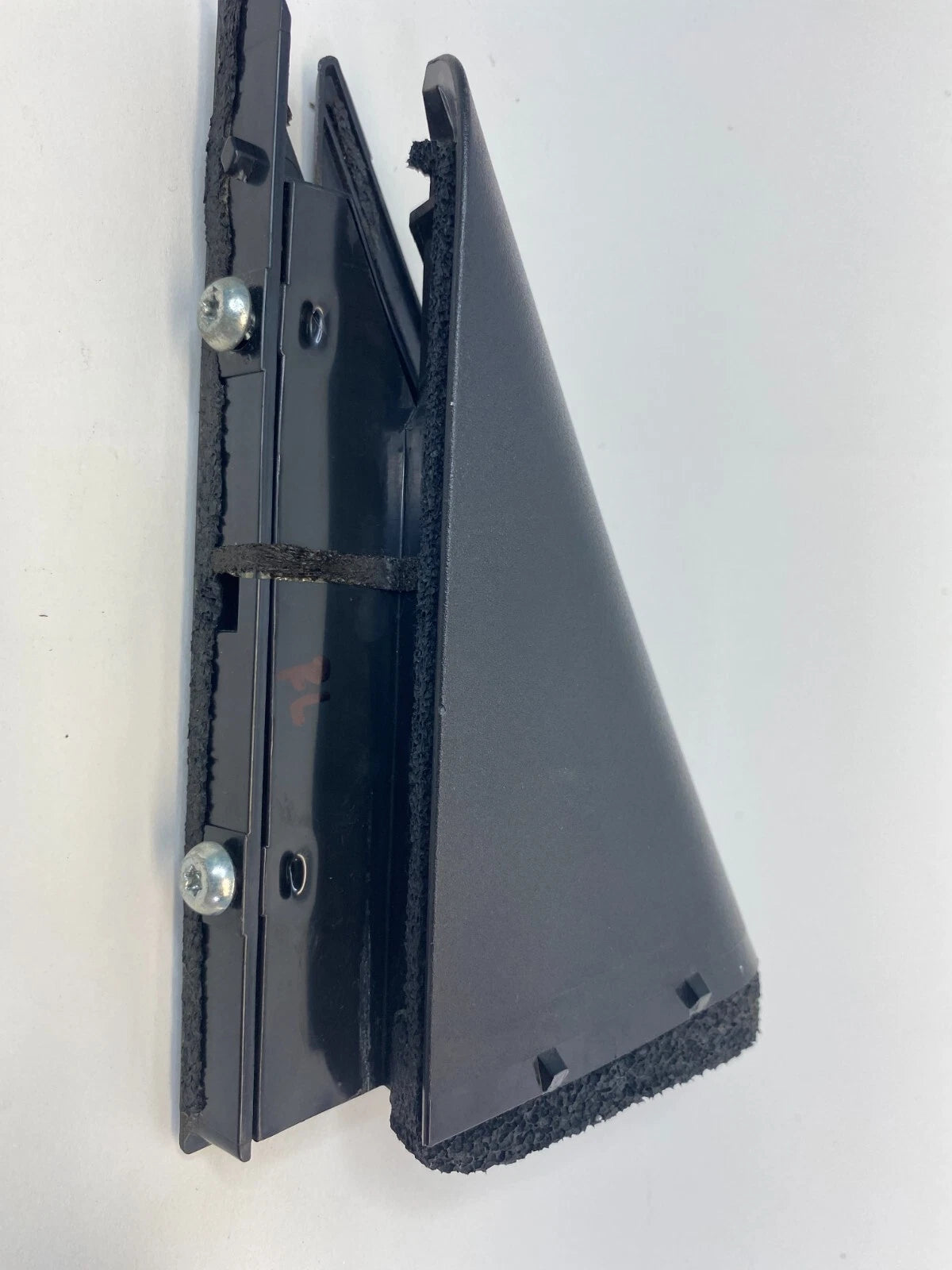 2008-2013 NISSAN ROGUE REAR LEFT SIDE DOOR CORNER WINDOW GLASS COVER CHANNEL OEM