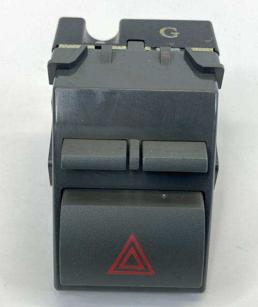 07-11 TOYOTA CAMRY CENTER DASH EMERGENCY HAZARD LIGHT WARNING SWITCH 84332-33080