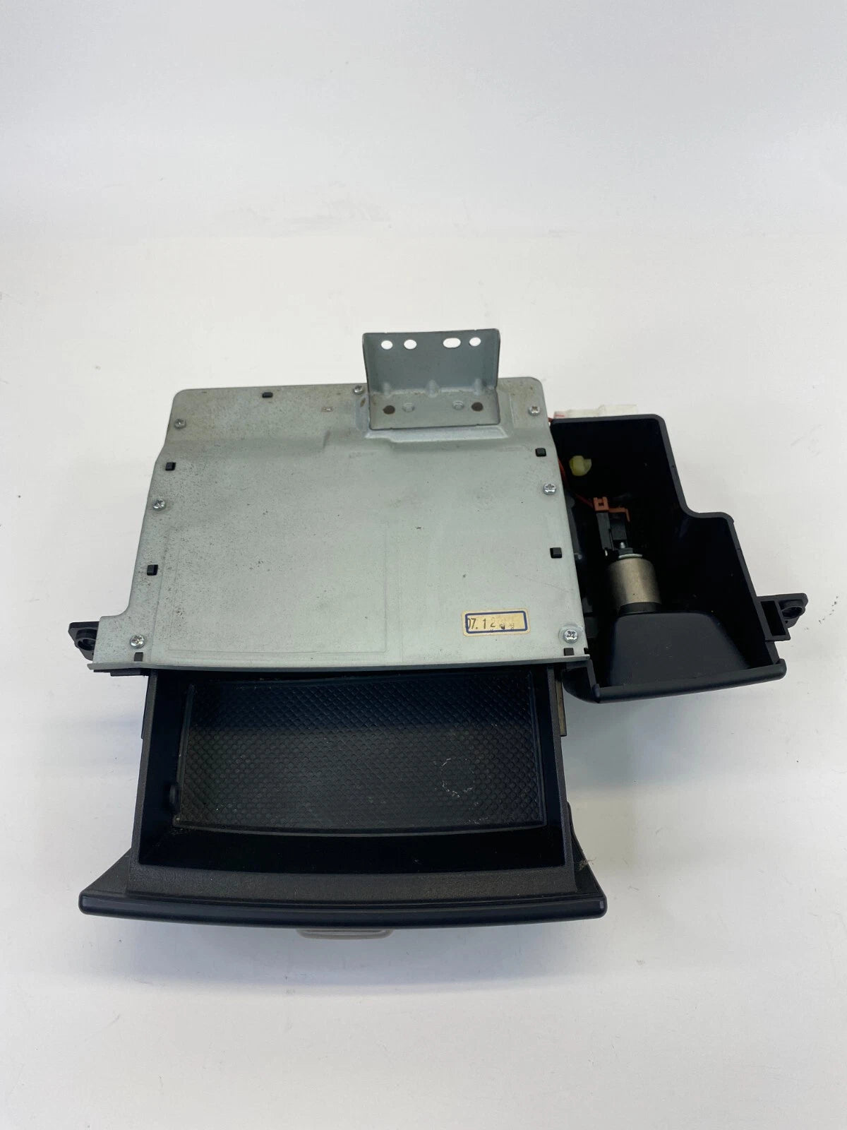 2009-2011 KIA BORREGO FRONT CENTER CONSOLE ASH TRAY POWER OUTLET OEM 8845502J000
