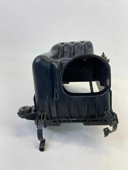 2007-2009 HYUNDAI SANTA FE 3.3L AIR INTAKE CLEANER BOX LOWER COVER 28112-2B000
