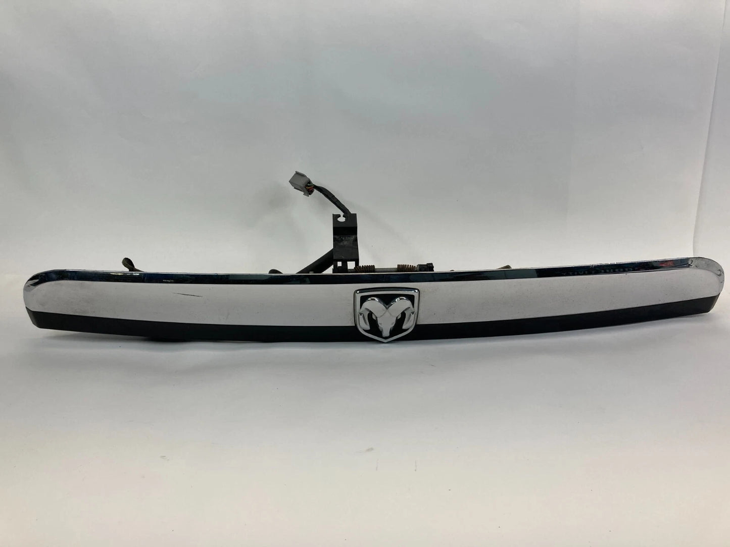 08-10 GRAND CARAVAN TRUNK FINISH GARNISH PANEL MOLDING PLATE CAMERA 05113251AB