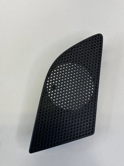 2012-2015 VOLKSWAGEN PASSAT REAR RIGHT SIDE INNER DOOR HANDLE TWEETER TRIM COVER