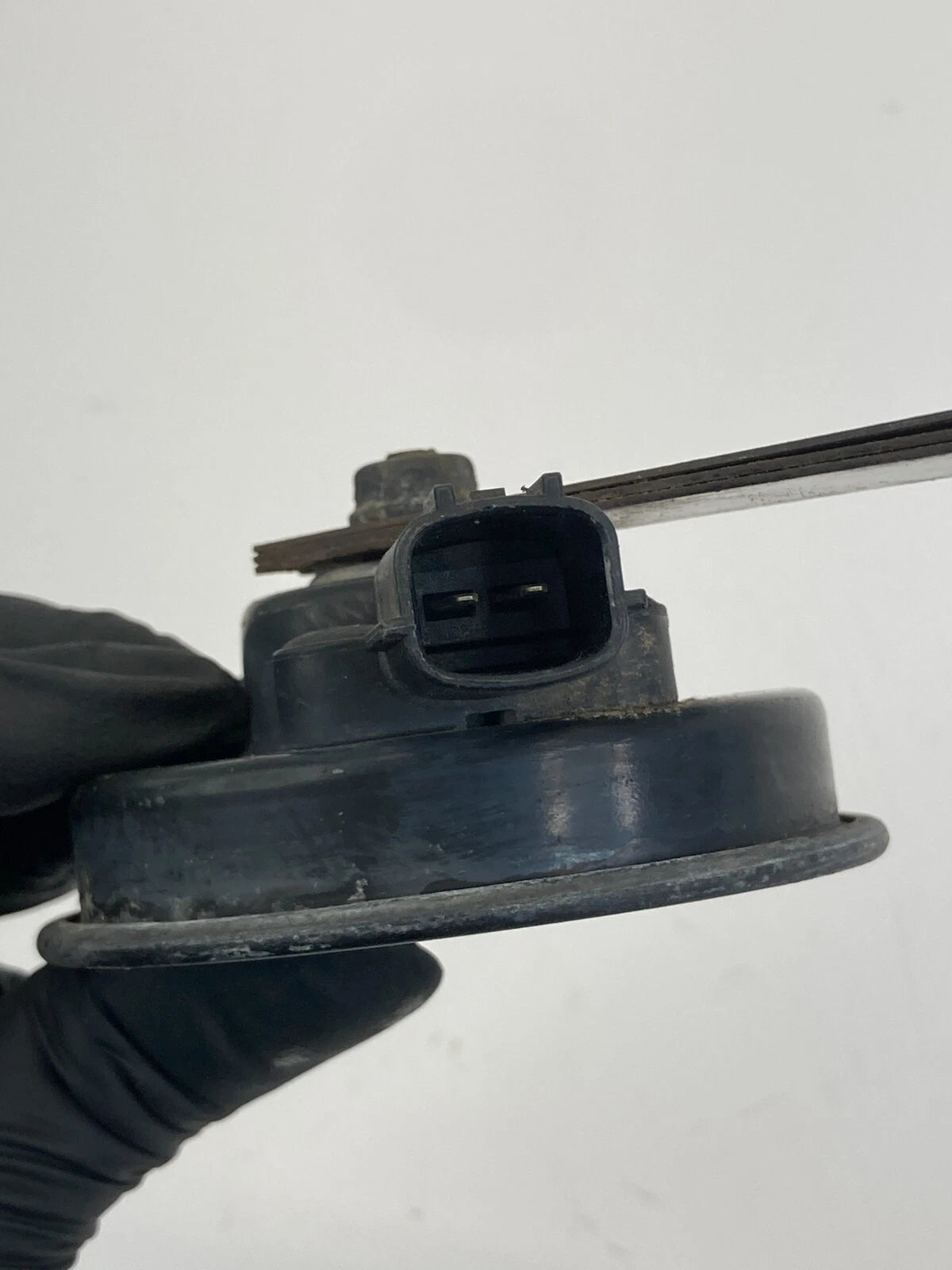 2007-2012 HYUNDAI SANTA FE LOW NOTE HORN ALARM SIREN SIGNAL 96611-2B200