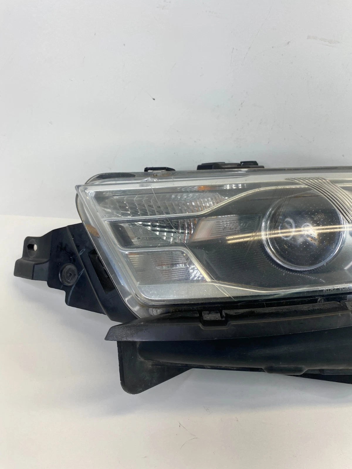 2013-2019 FORD TAURUS LEFT DRIVER HEADLIGHT HEADLAMP HALOGEN DG13-13006-DF OEM